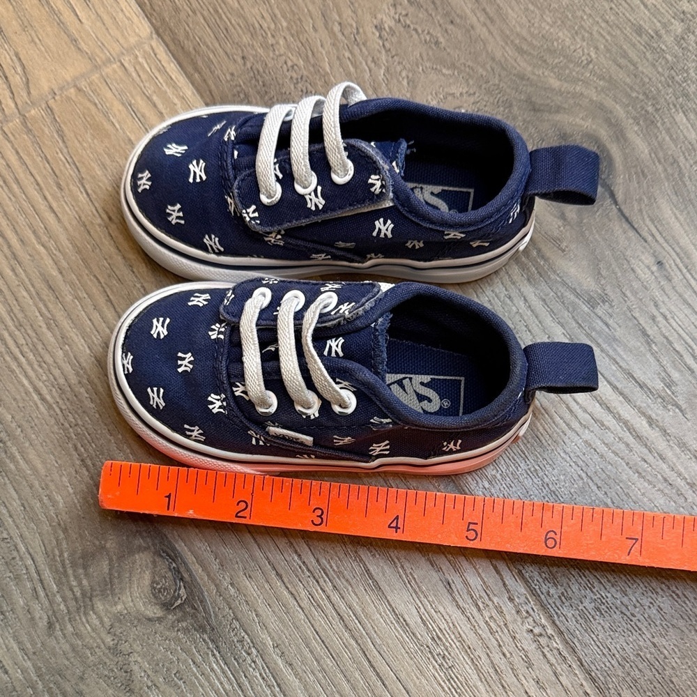 Vans Kids Navy and White Patterned Sneakers New York Yankees toddler - Picture 12 of 12